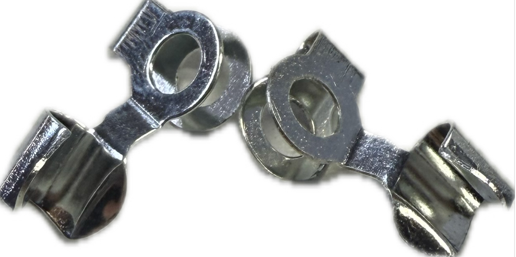 Satz Klammern Gasgestänge